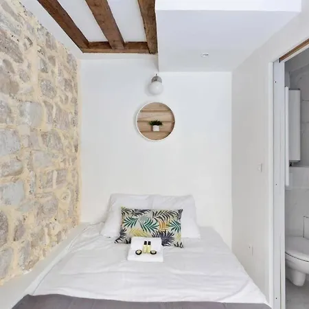 Cozy Boutique In The Heart Of Apartment Paris